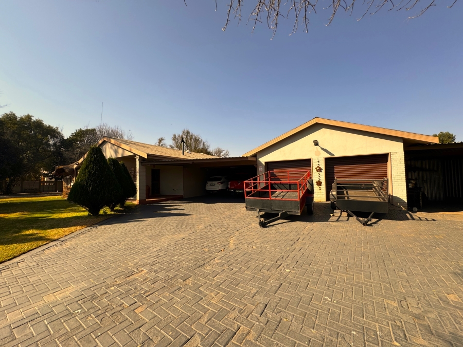 4 Bedroom Property for Sale in La Hoff North West